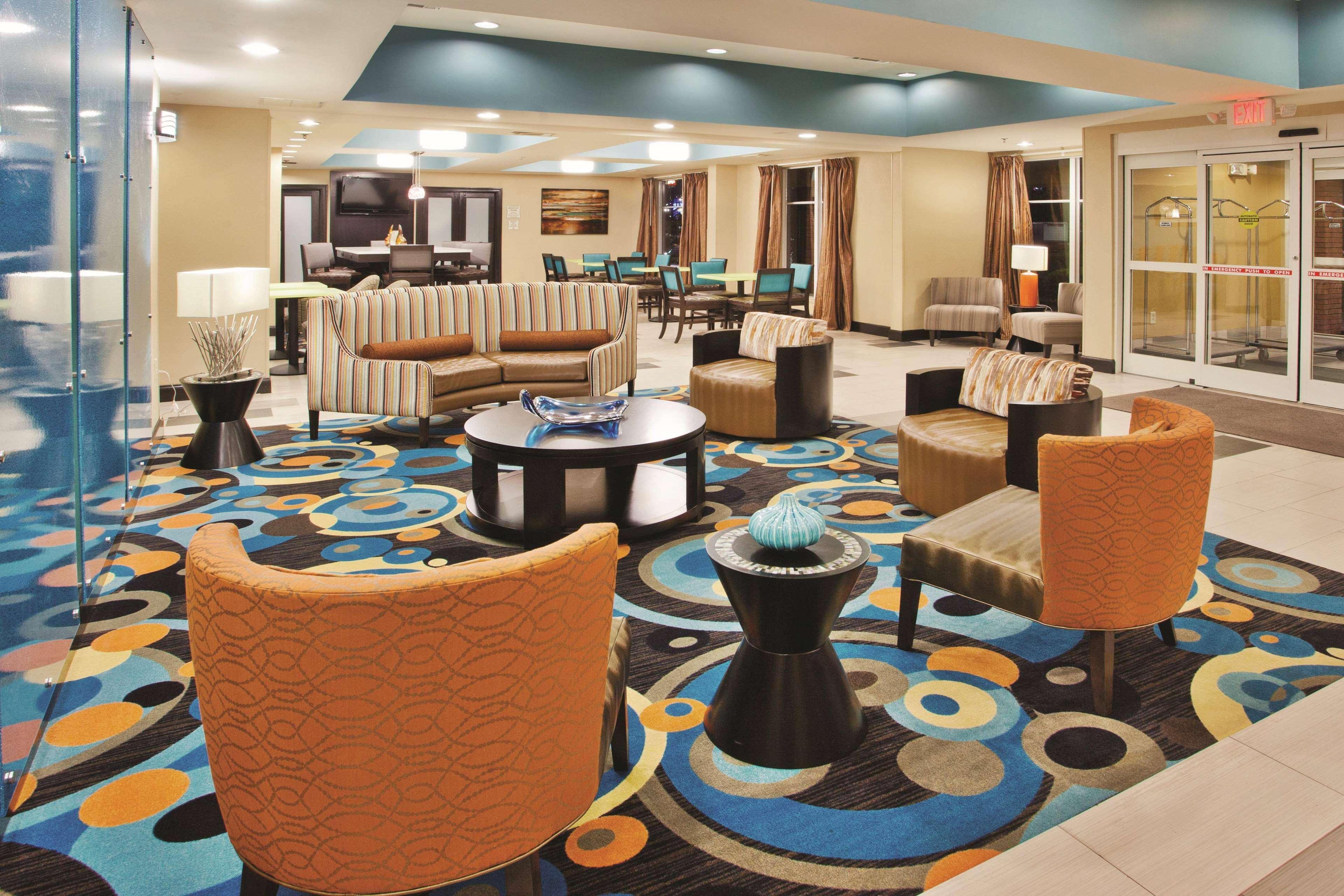 La Quinta By Wyndham Oxford - Anniston Hotel Bagian luar foto