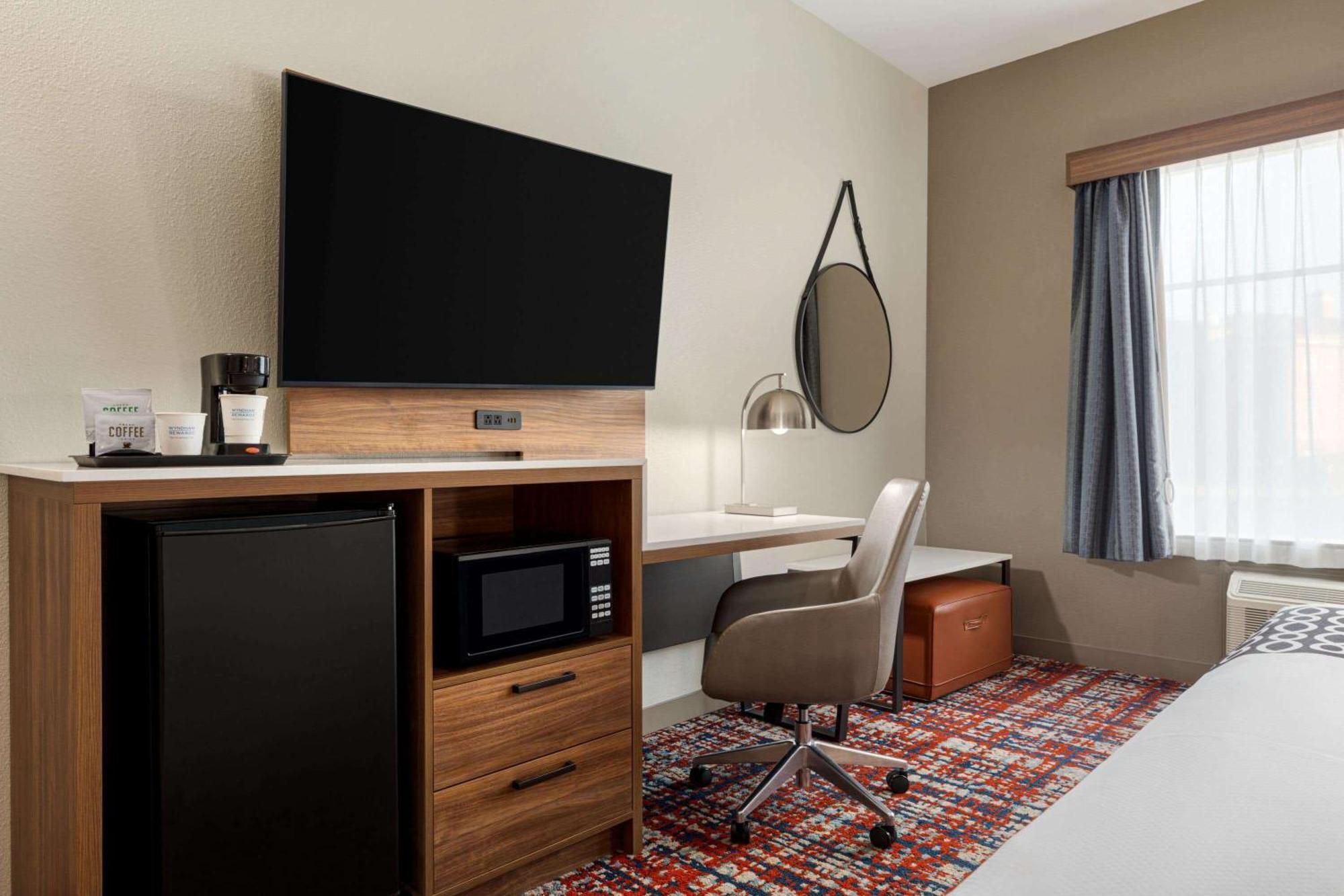La Quinta By Wyndham Oxford - Anniston Hotel Bagian luar foto
