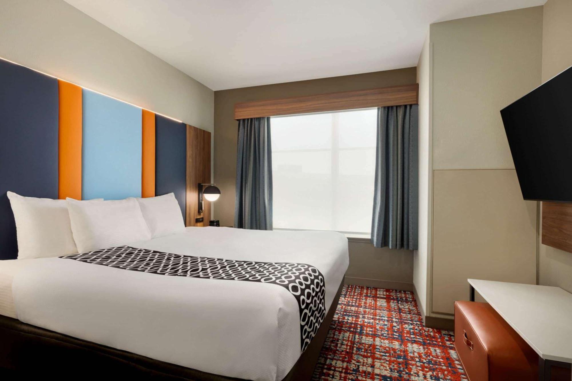 La Quinta By Wyndham Oxford - Anniston Hotel Bagian luar foto