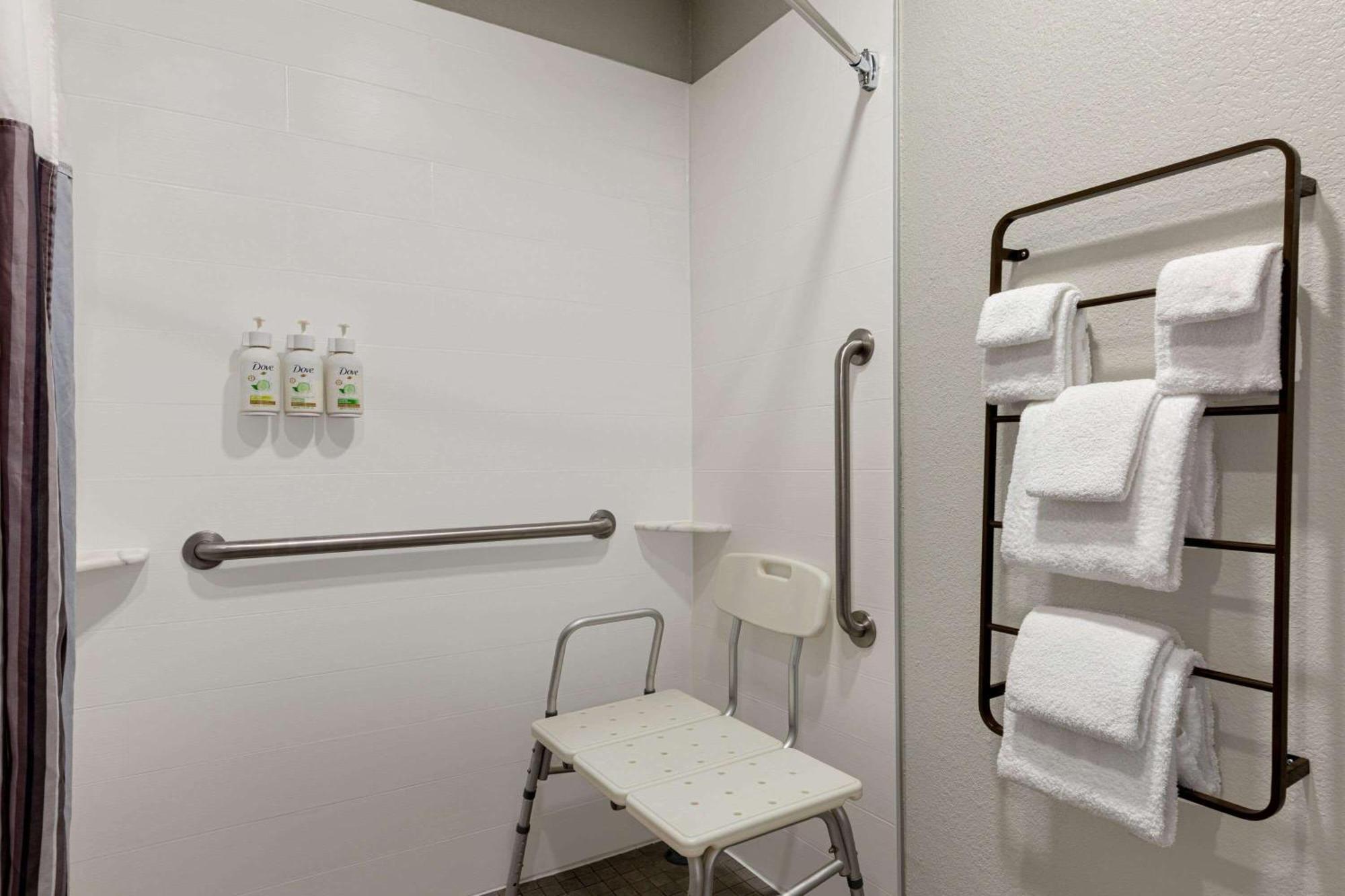 La Quinta By Wyndham Oxford - Anniston Hotel Bagian luar foto