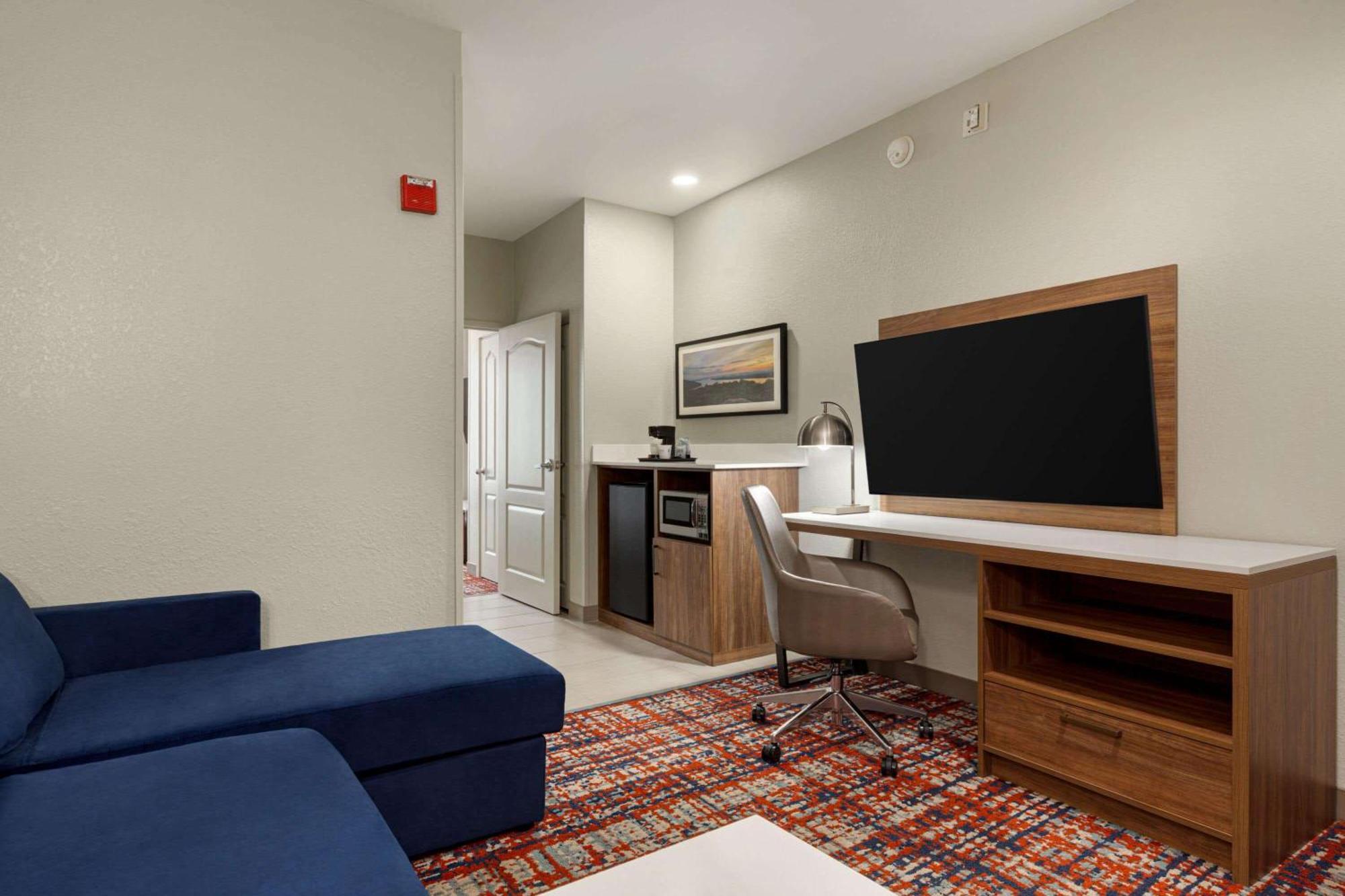 La Quinta By Wyndham Oxford - Anniston Hotel Bagian luar foto