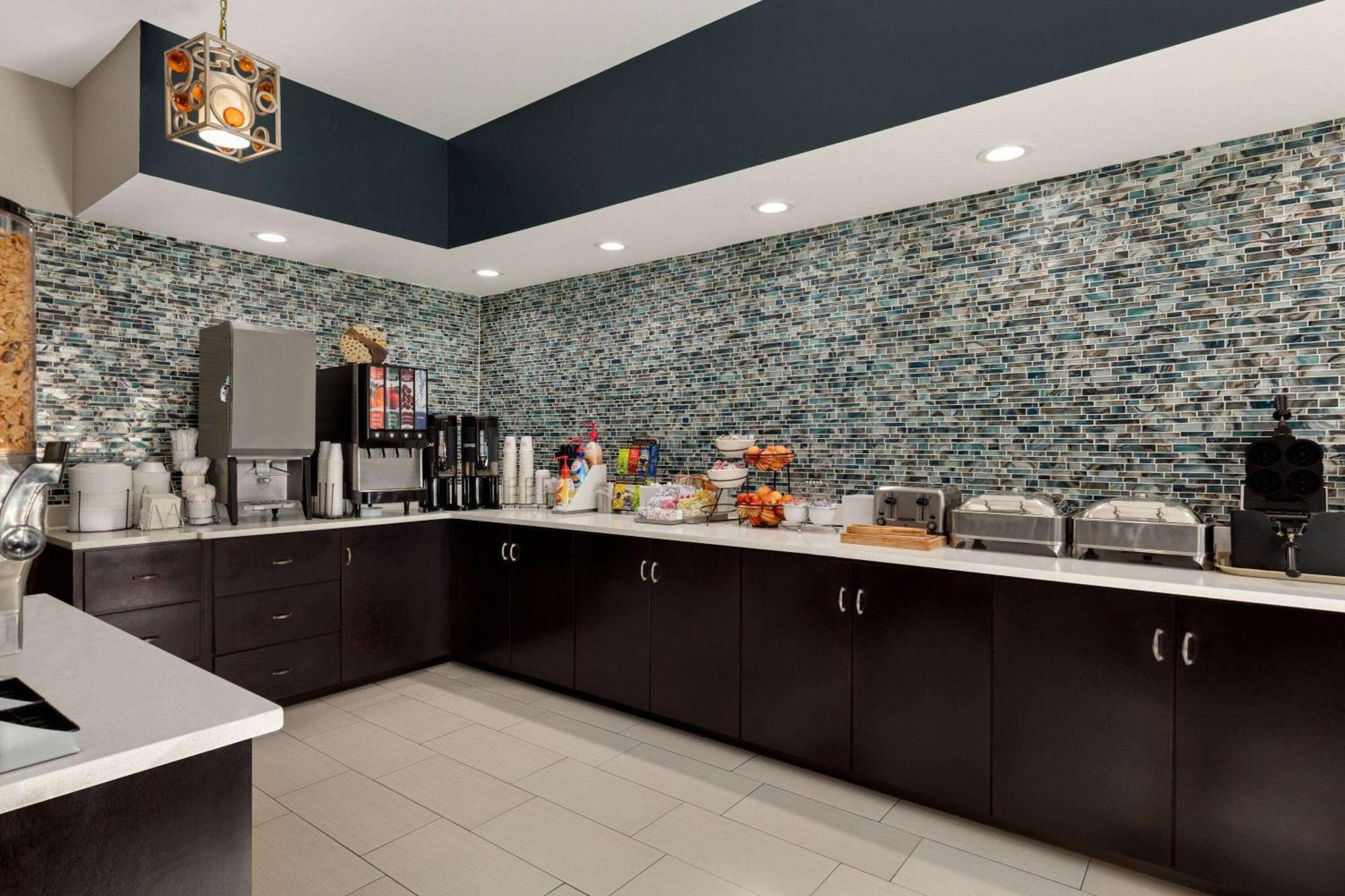 La Quinta By Wyndham Oxford - Anniston Hotel Bagian luar foto