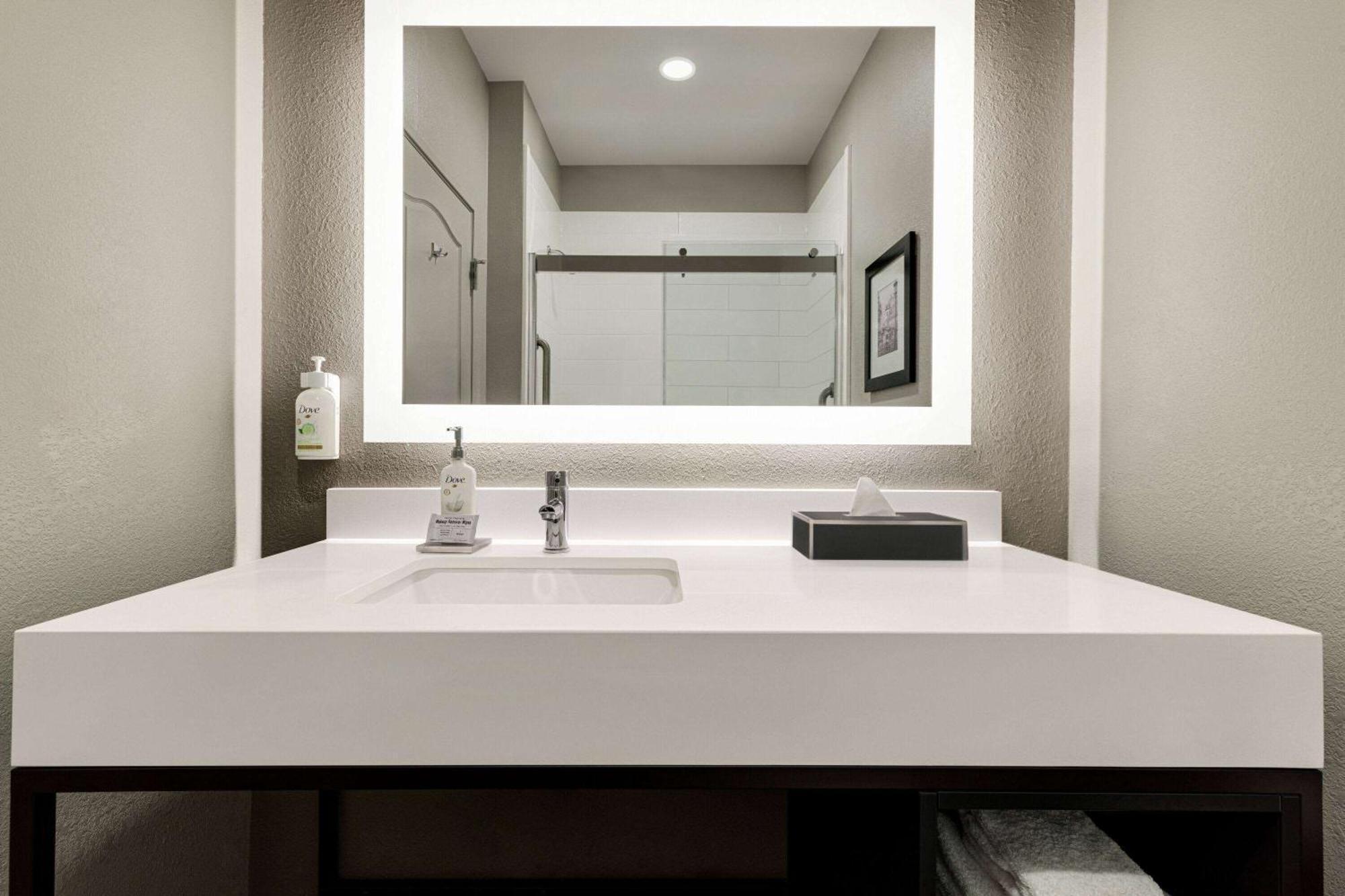 La Quinta By Wyndham Oxford - Anniston Hotel Bagian luar foto